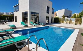 Luxury City Villa Olivia 10 - 15 Min To The Beach Oura, Private Swimming Pool